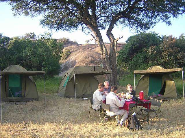 safari-accommodation-differences-077654000-1643101980.jpeg