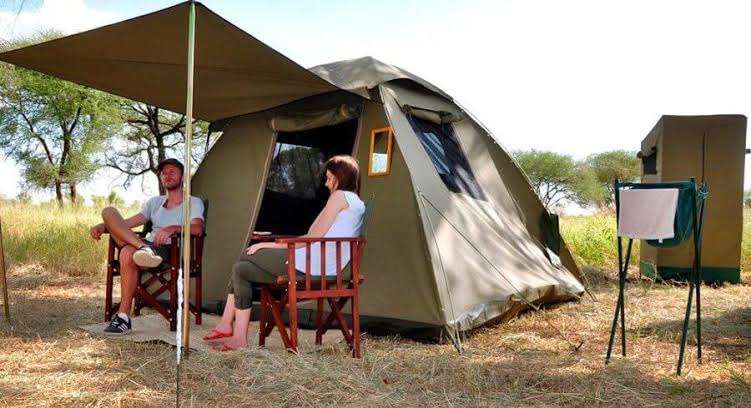 safari-accommodation-differences-080034300-1643101980.jpeg